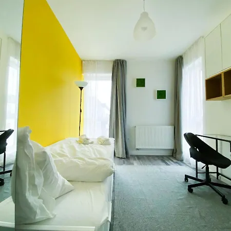 Sunlit Modern Apartment With Fast Wifi Self Check In Free Parking-3
